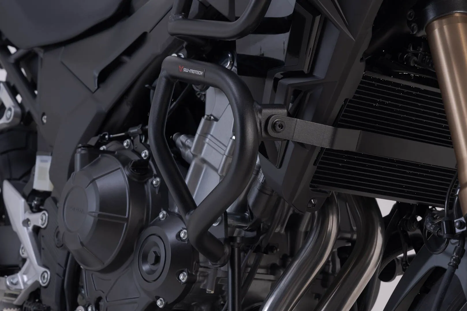 Crash Bar/Gmole SW-Motech Czarne Triumph Scrambler 1200 21-22