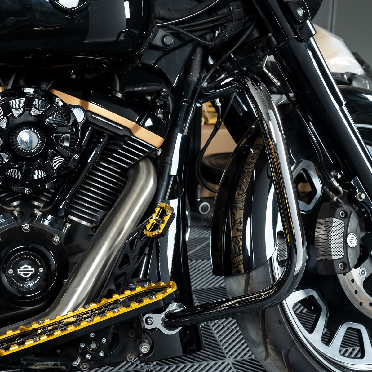 Crash bar / gmol przedni HOGWORKZ® do Harley-Davidson Touring ’09–’25 | Chrom - obrazek 8