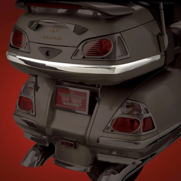 Chromowane listwy na kufer centralny GL1800