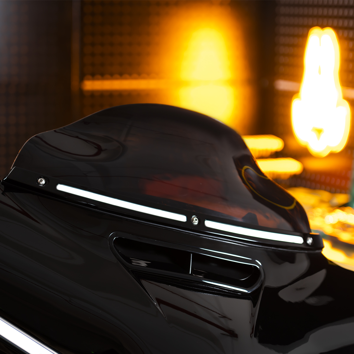 Listwa pod szybę LED HOGWORKZ® Lumipro do Harley-Davidson Touring ’14–’26 | Czarna - obrazek 8