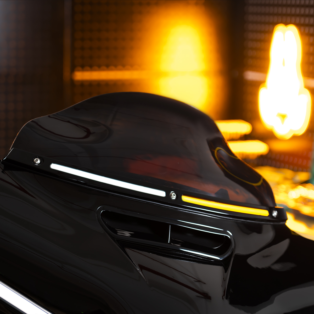Listwa pod szybę LED HOGWORKZ® Lumipro do Harley-Davidson Touring ’14–’26 | Czarna - obrazek 6