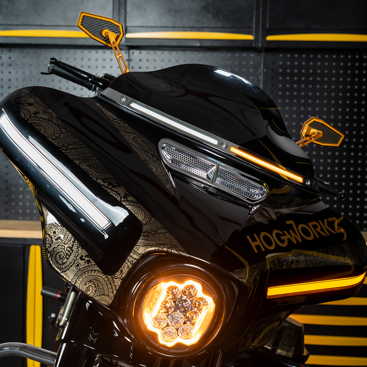 Listwa pod szybę LED HOGWORKZ® Lumipro do Harley-Davidson Touring ’14–’26 | Chrom - obrazek 7