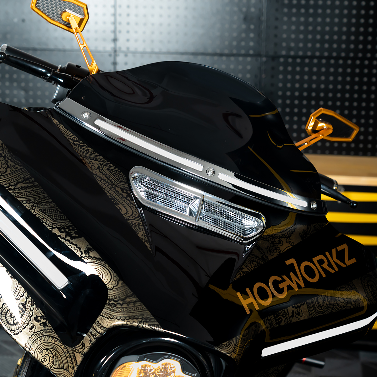 Listwa pod szybę LED HOGWORKZ® Lumipro do Harley-Davidson Touring ’14–’26 | Chrom - obrazek 8