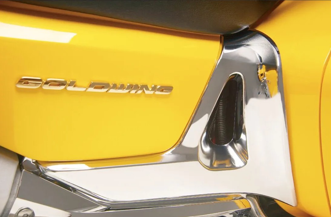 Chromowana osłona akumulatora GL1800 2001-2010 - obrazek 3