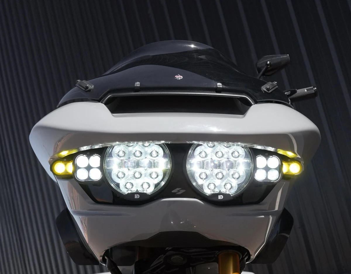 Kompletny zestaw reflektorów Full Deck z oświetleniem Denali do Harley-Davidson Road Glide '24+ - obrazek 3