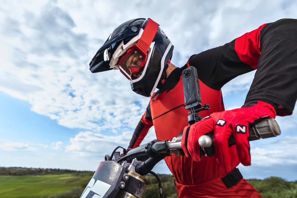 Kamera 360° Insta360 X5 z zestawem montażowym - obrazek 7