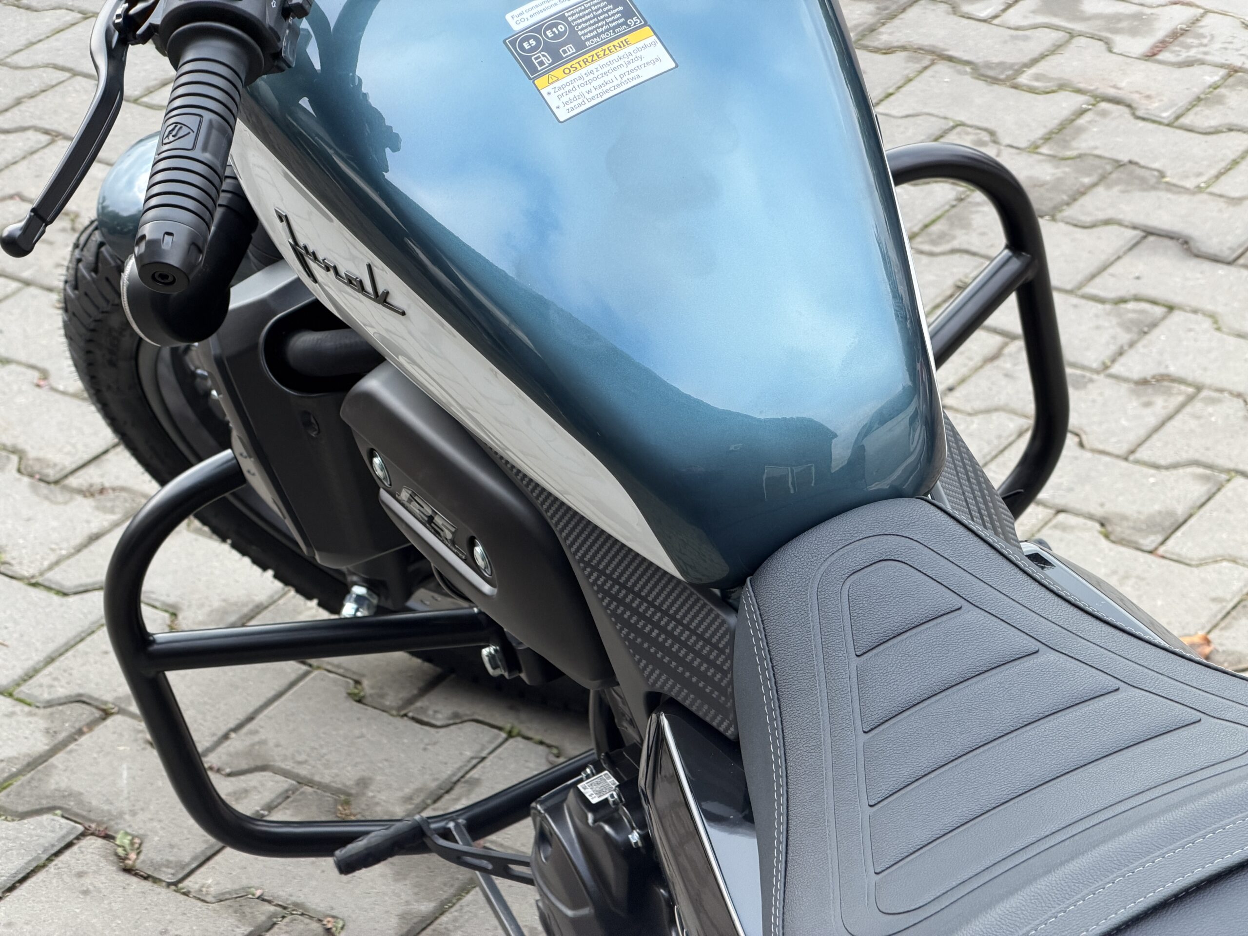 Gmol przedni Junak M18 Vintage - czarny - obrazek 3